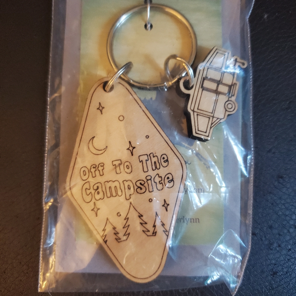 Off to the campsite Keychain pop up camper